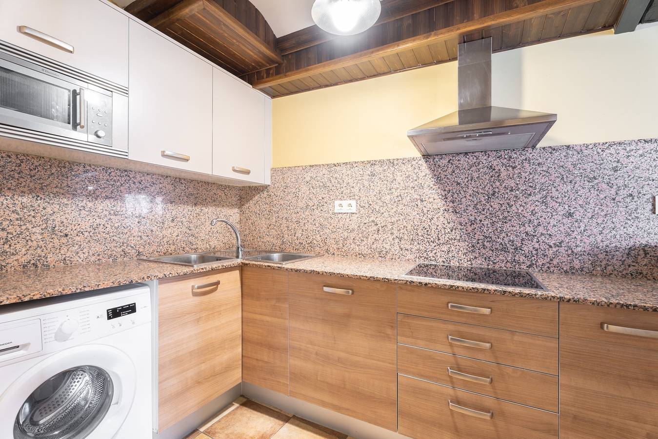 Apartamento entero, Apartamento 'Casa El Cojo 2a' con vistas a la montaña, balcón y Wi-Fi in Alcalá de la Selva, Provincia de Teruel