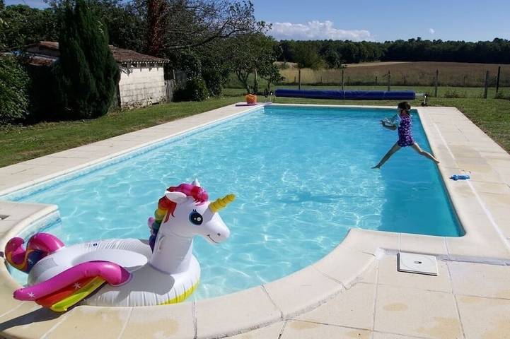 Gîte pour 8 personnes, avec piscine et jardin, animaux acceptés à Saint-Germain-du-Seudre