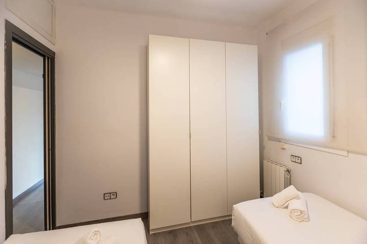 Ganze Wohnung, Ferienwohnung für 6 Personen mit Balkon in Barcelona Zentrum, Barcelona