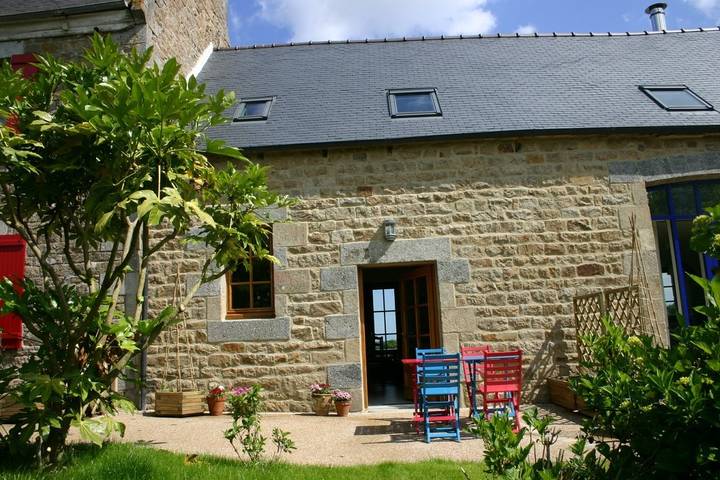 Gîte pour 3 personnes, avec terrasse à Ploubezre