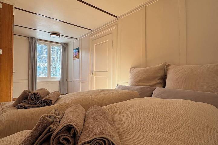 Ganze Wohnung, Schweizerhaus Glarus - Historisch mit Charme, Ideal für Gruppen und Familien in Ennenda, Glarus Süd