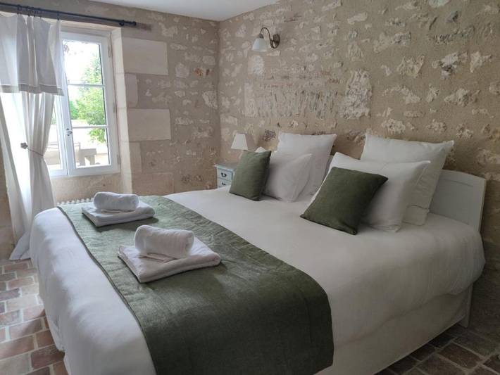 Chambre d’hôte pour 4 personnes, avec Terrasse et Jardin ainsi que Piscine et Vue