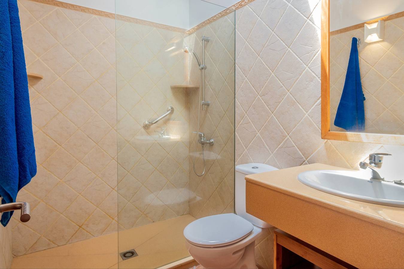 Vakantie Appartement "Villa Payu" met Zwembad, Wi-Fi, A/C, Balkon, Terras & Tuin, foto 15