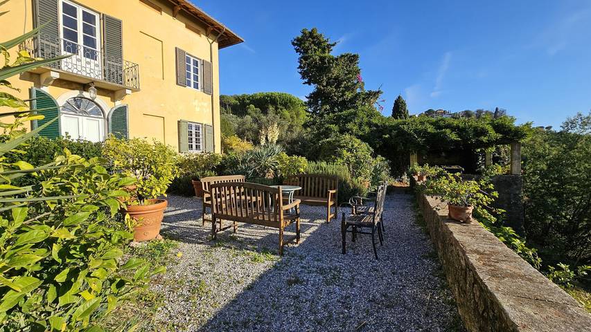 Villa per 12 persone, con balcone e giardino a Massarosa
