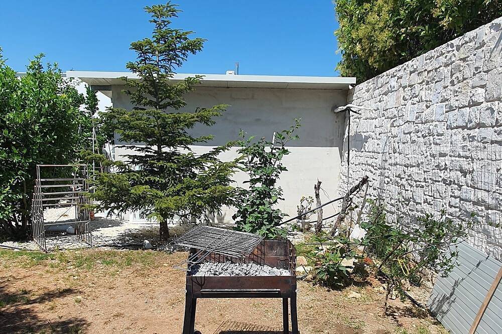 Villa with apartment and big garden share in Bisceglie, Barletta-Andria-Trani