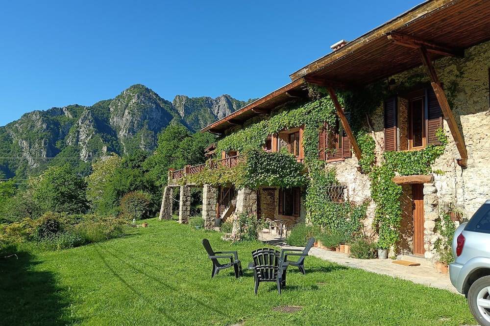 Gites de la Brasca Maison 60m2, Avec vue Imprenable du Massif du Mercantour. in Roquebillière, Région de Nice