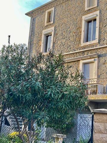 Cottage pour 2 personnes, avec jardin et vue, animaux acceptés à Azillanet