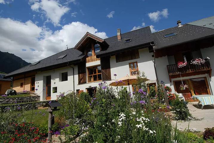 Chalet pour 15 personnes, avec jardin en Savoie