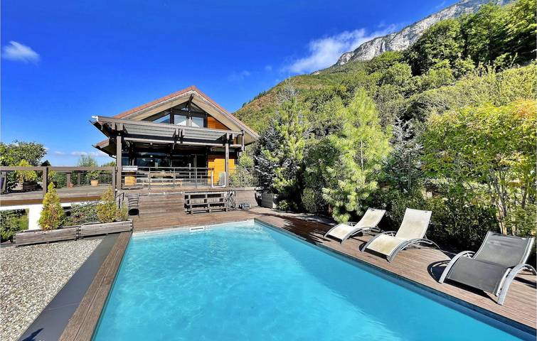 Moderno apartamento junto al lago con piscina y terraza in Veyrier-du-Lac, Región de Annecy