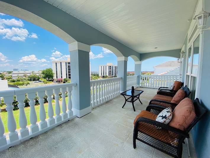 Vacation rental for 14 people, with pool and balcony in Destin