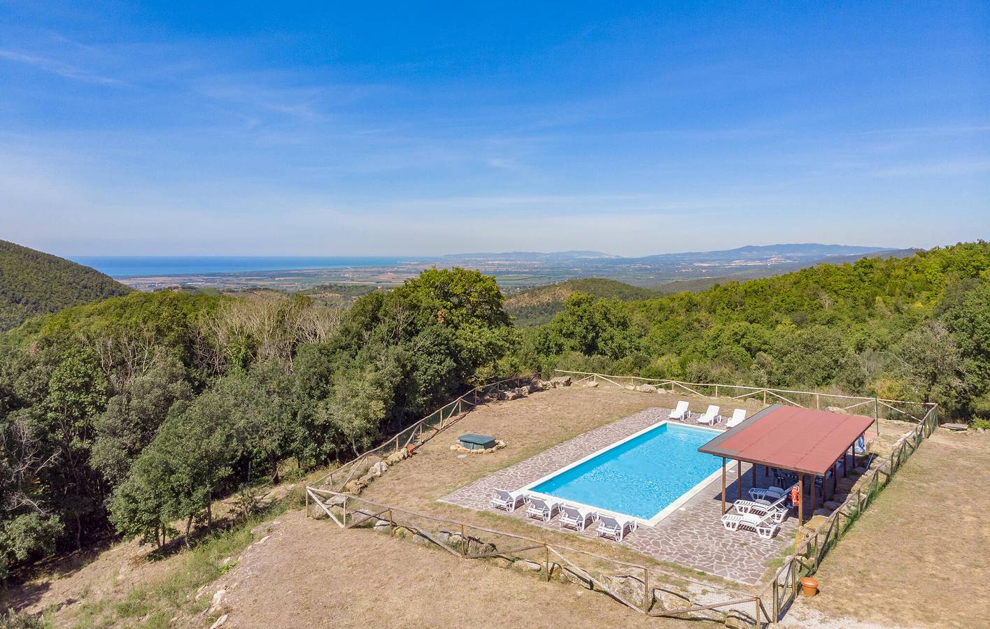 Sonnige Toskana Wohnung mit Pool & WiFi in Sassetta, Etruskische Küste