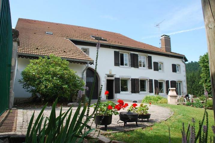 Location de vacances pour 3 personnes, avec Terrasse ainsi que Jardin et Vue à Remiremont