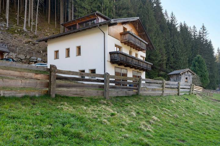 Entire apartment, Apartment 'Sprenghof' with Mountain View, Balcony and Wi-Fi in Sarnvalley, Sarntal Alps
