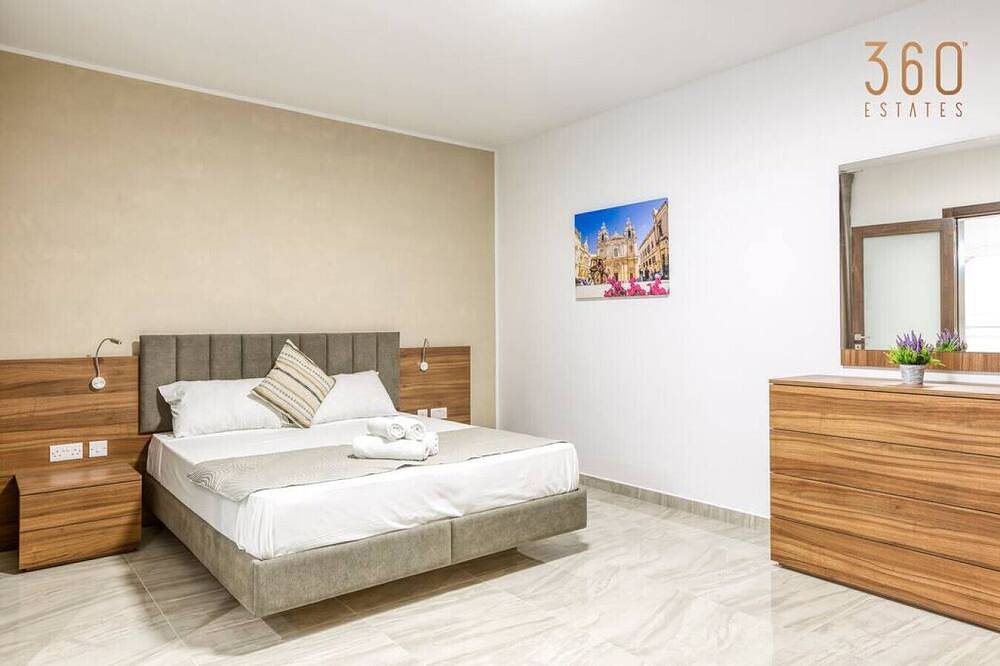 Apartamento inteiro, Luxurious, spacious fully equipped home in Swieqi in San Giljan, Ilha de Malta