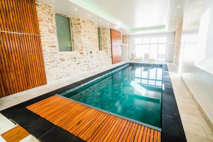 Location de vacances pour 6 personnes, avec terrasse et piscine à Grosville