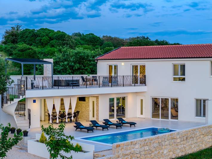 Ferienhaus für 8 Personen, mit Garten und Terrasse sowie Whirlpool