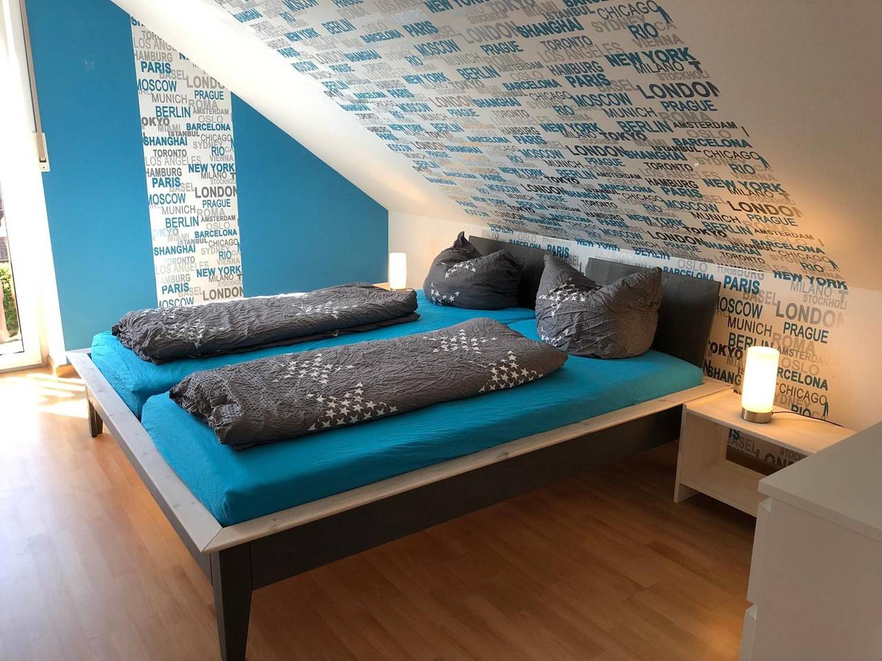 Ganze Wohnung, Ferienwohnung 'Ferienhaus Casa Moderna' mit Bergblick, privater Terrasse und Wlan in Wiesbaum, Vulkaneifel