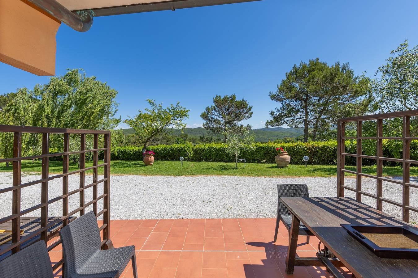 Apartamento entero, Apartamento 'Erba Di Campo - Viola' con piscina compartida, terraza privada y Wi-Fi in Livorno, Costa Etrusca