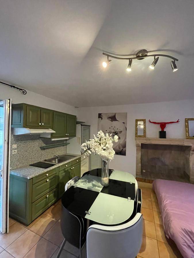 Location de vacances pour 7 personnes, avec vue et terrasse à Saint-Pavace - 3