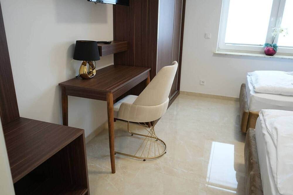 Ganze Wohnung, 2-Zi Wohnung Balkon für Familien & Monteure in Berenbostel, Garbsen