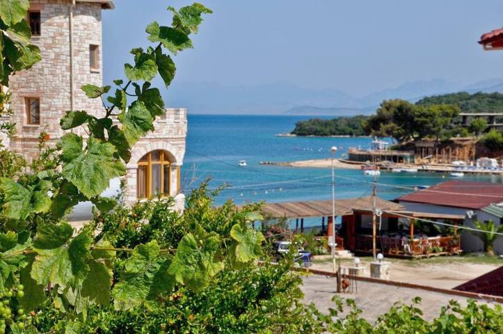 Appartamento per 6 persone, con Balcone e Terrazza nonché Giardino e Panorama a Ksamil