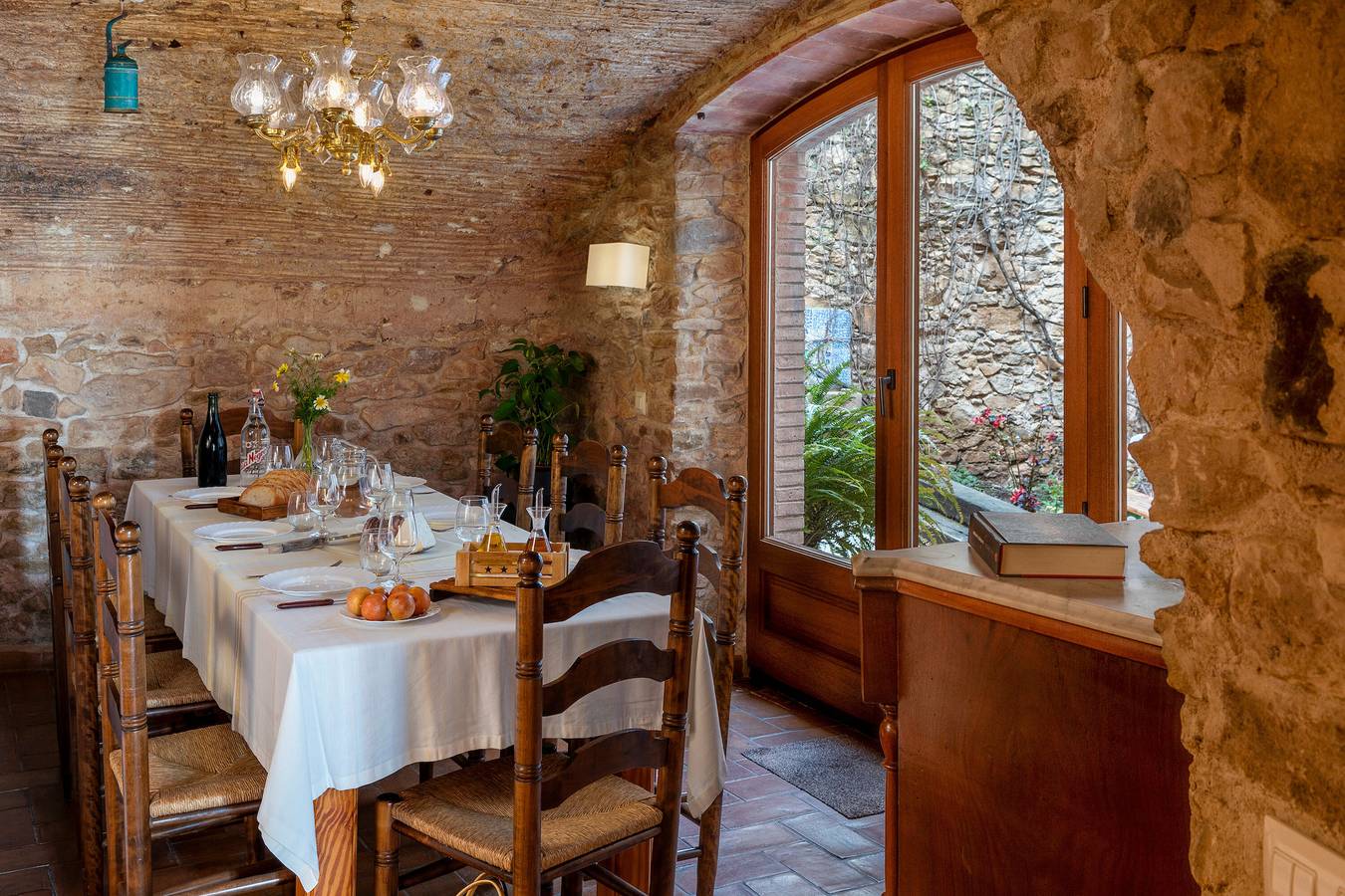 Farmhouse "Can Nentia" with Mountain View, Pool & Wi-Fi in Fonteta, Forallac