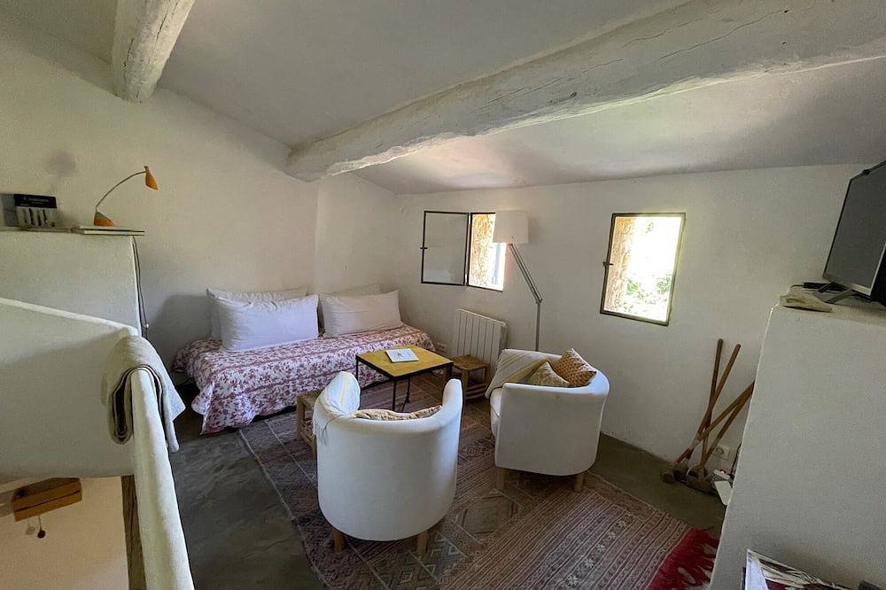 Charming house for 2/3 people in the light of the Luberon in Rustrel, Parque natural regional del Luberon