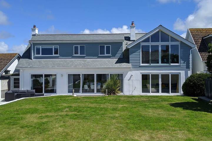 Holiday rental for 10 people, with garden and balcony, with pets in Constantine Bay