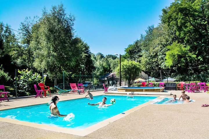 Gîte pour 4 personnes, avec Terrasse et Piscine