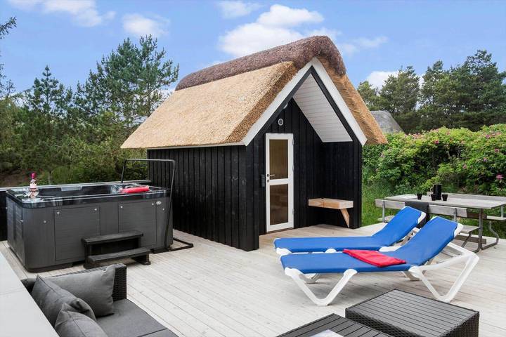 Ferienhaus für 12 Personen, mit Whirlpool und Sauna sowie Terrasse in Blavand - 4