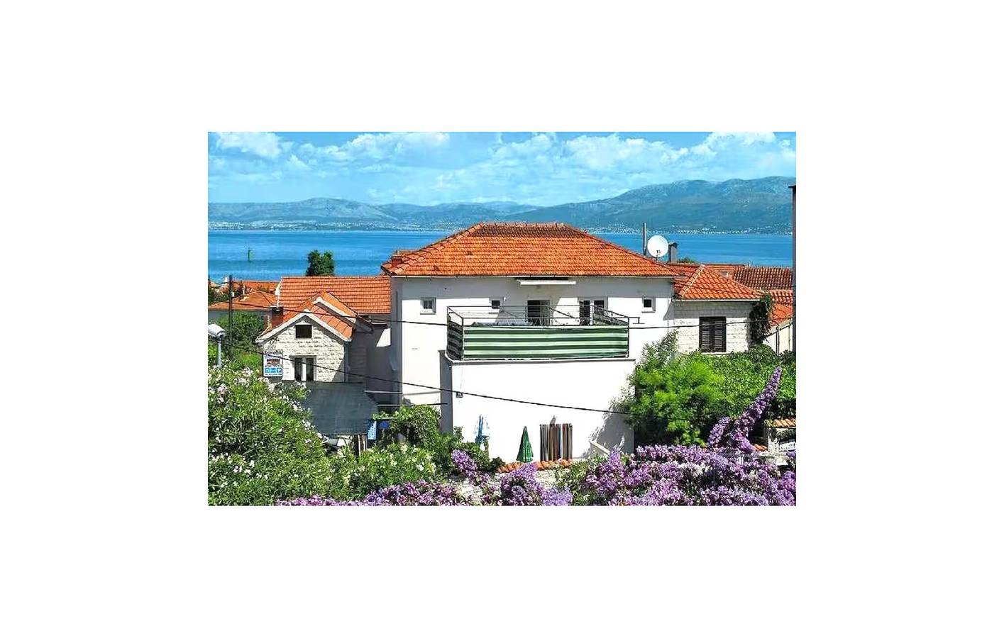 Entire holiday apartment, Holiday apartment for 4 people with lake view in Supetar, Brac