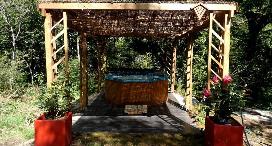 Gîte pour 4 personnes, avec jardin ainsi que jacuzzi et terrasse à Meslan - 2