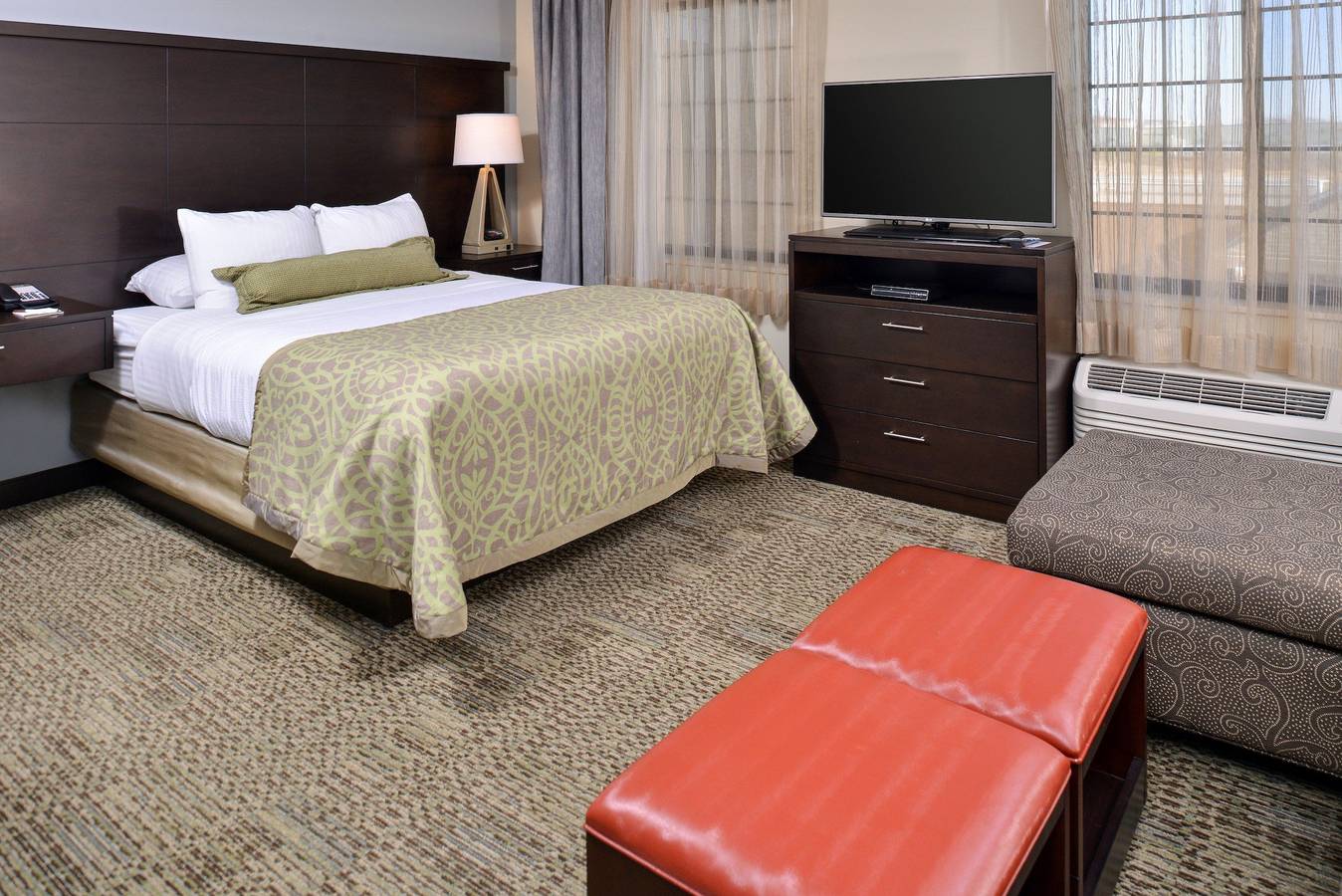 Ganzes Studio, Staybridge Suites Rochester - Commerce Dr Nw in Rochester (MN), Olmsted County