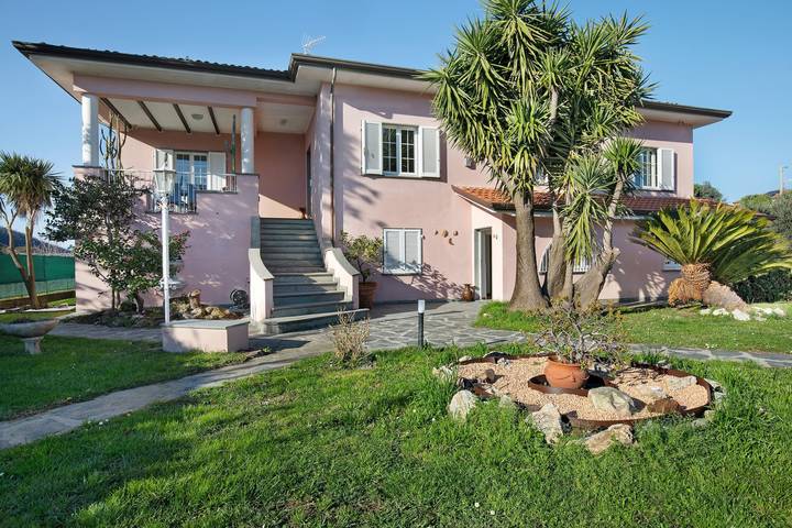 Villa per 12 persone, con Balcone e Giardino