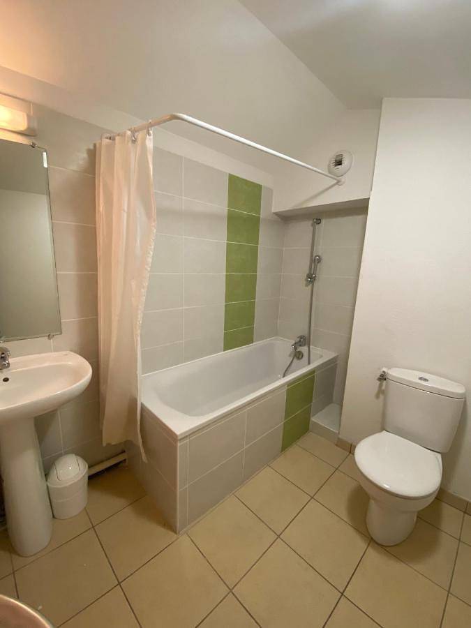 Gîte pour 6 personnes, avec Balcon et Terrasse ainsi que Piscine et Vue à Signes - 2