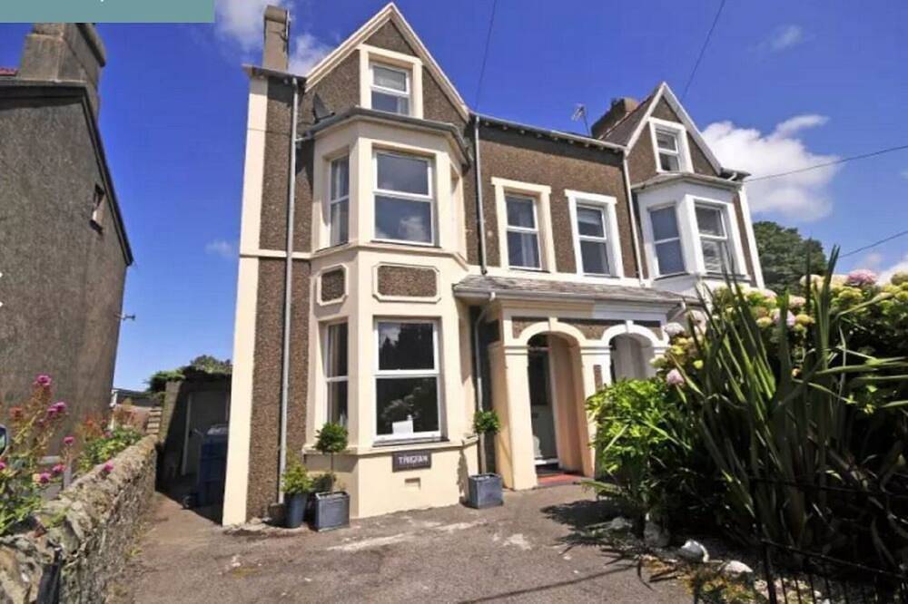 Holiday Rental for 11 People in Morfa Nefyn, Llŷn Peninsula