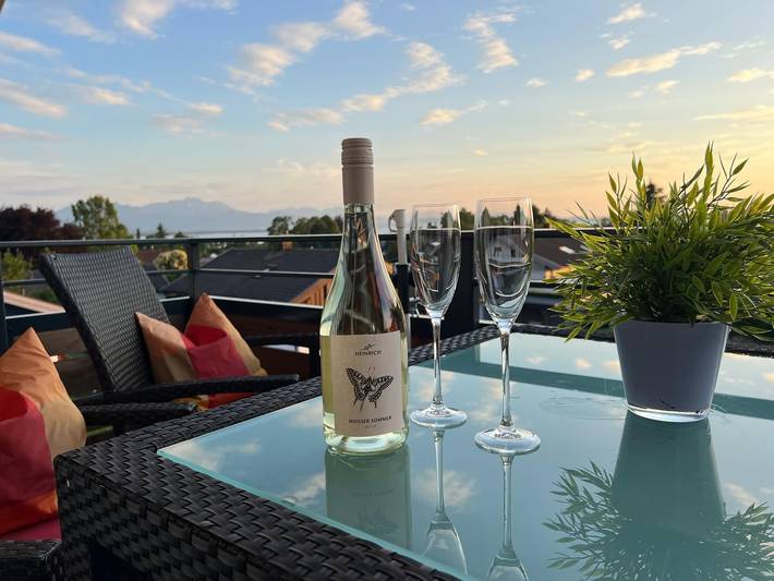 Ferienwohnung für 5 Personen, mit Seeblick und Balkon, kinderfreundlich in Chieming