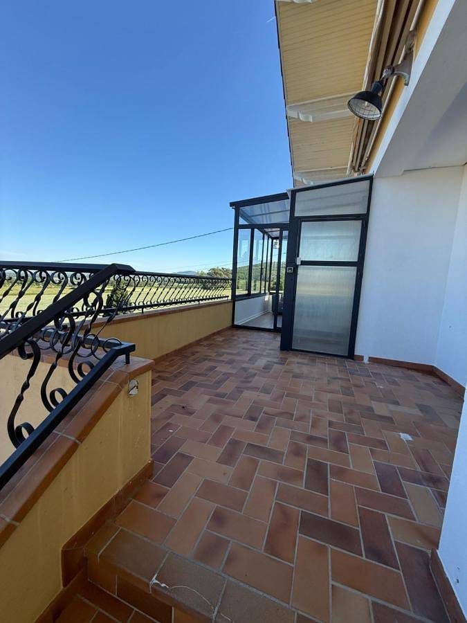 Location de vacances pour 6 personnes, avec jardin ainsi que vue et balcon à Roiffieux - 2