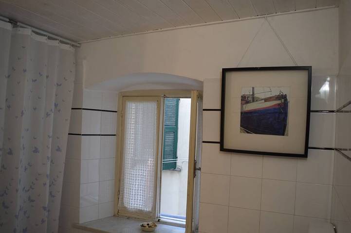 Entire apartment, The Sea In Front. Free parking. in Fezzano, Porto Venere Municipality
