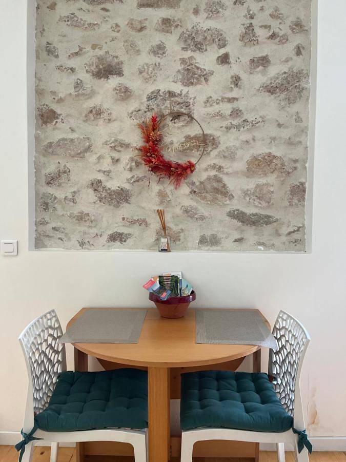 Appartement entier, One-Bedroom Apartment in Villecroze, Région de Draguignan