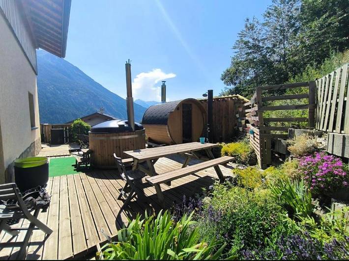 Bungalow pour 6 personnes, avec jacuzzi ainsi que sauna et jardin