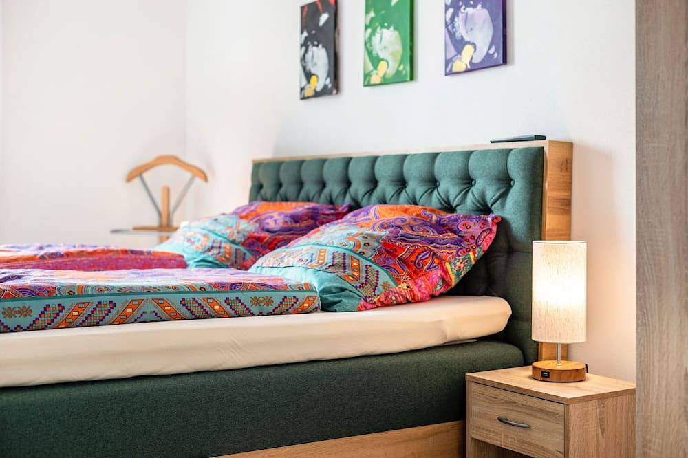 Ganze Wohnung, Ferienwohnung 'Felsenkeller 16' mit toller Aussicht ins Tal, privater Terrasse und Wi-Fi in Waldkirch, Südschwarzwald