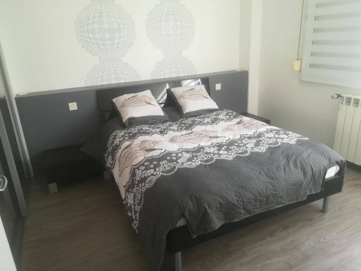 Appartement entier, One-Bedroom Apartment in Mirecourt, Neufchâteau
