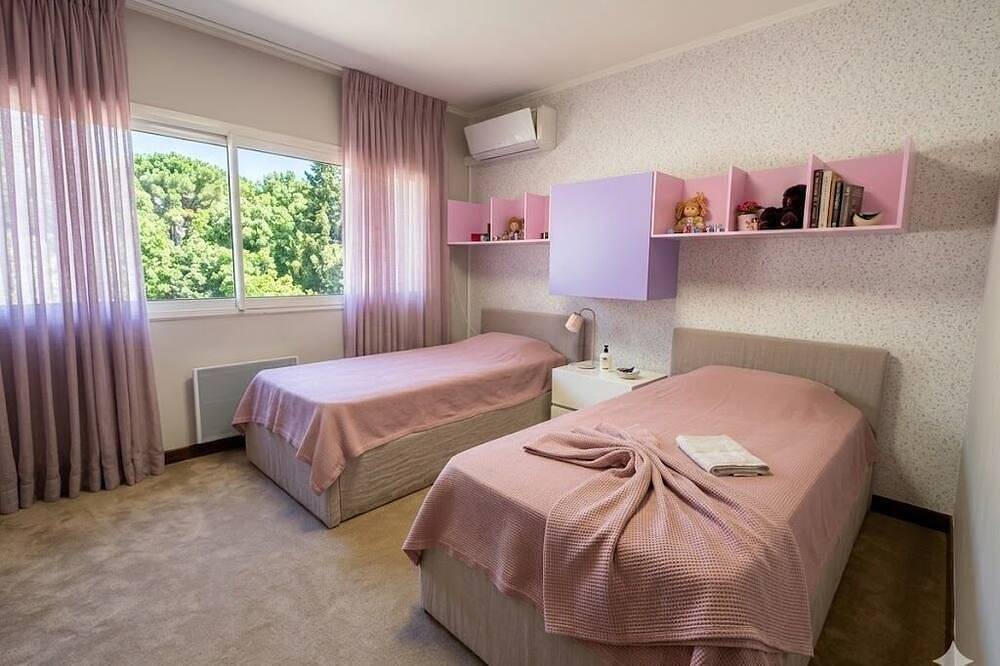 Villa Mont-Blanc & 6 bedrooms & views of the Alps and lake in Divonne-les-Bains, Gex