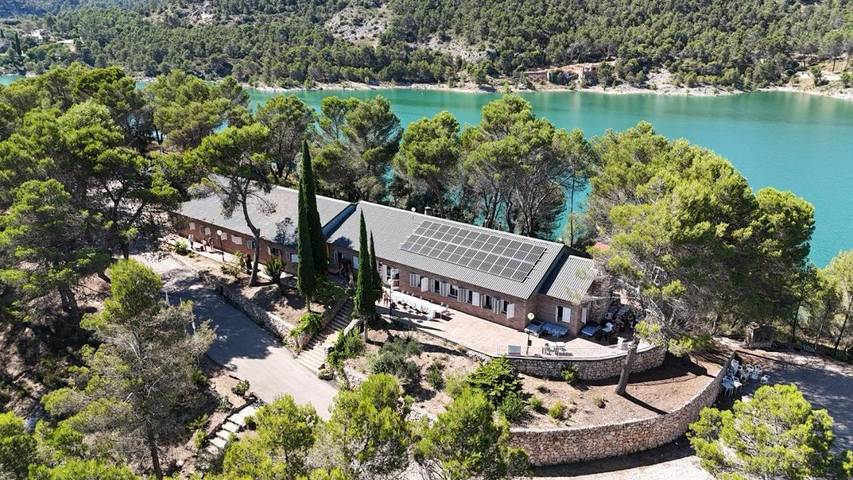 Hostal para 4 personas, con terraza y jardín además de vistas al lago y vistas - 1