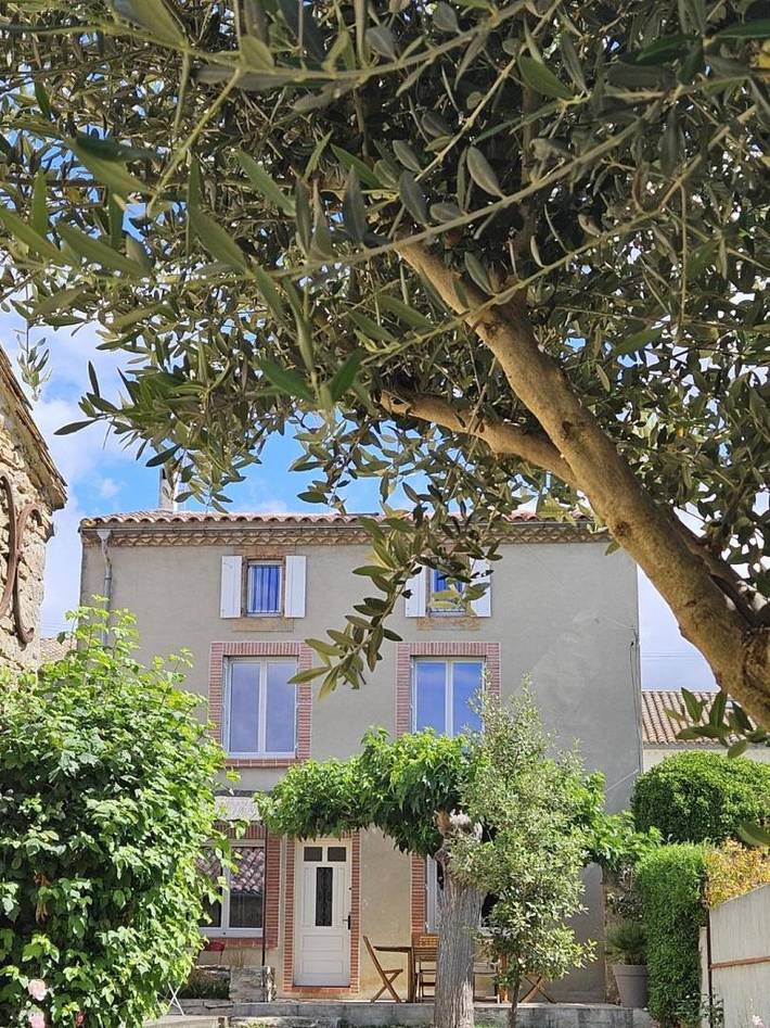 Gîte pour 12 personnes, avec Terrasse ainsi que Jardin et Piscine