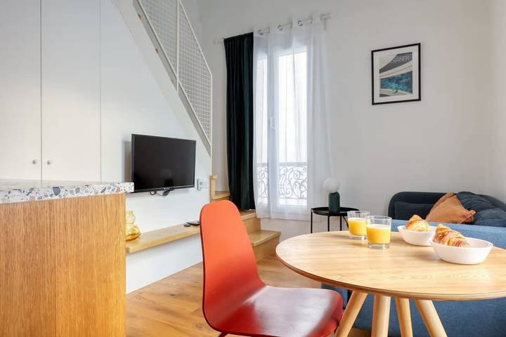 Entire apartment, Charming studio in a Courtyard-Montmartre (6) in Paris, Ile de France