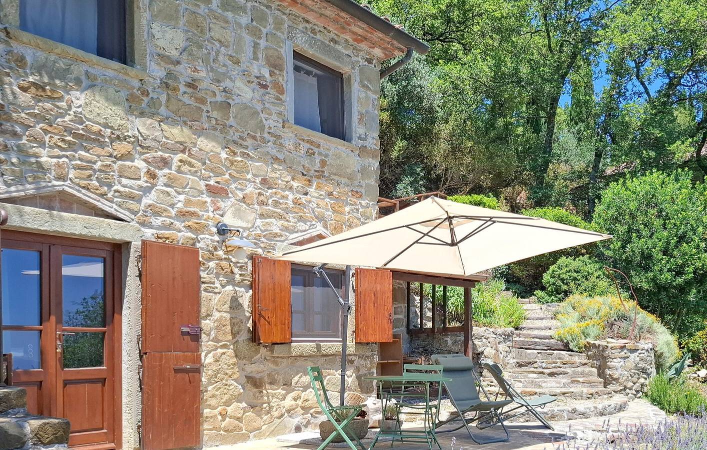 Gemütliche Ferienwohnung mit WLAN, Terrasse, Garten und Parkmöglichkeiten an der Straße in Anghiari, Valtiberina