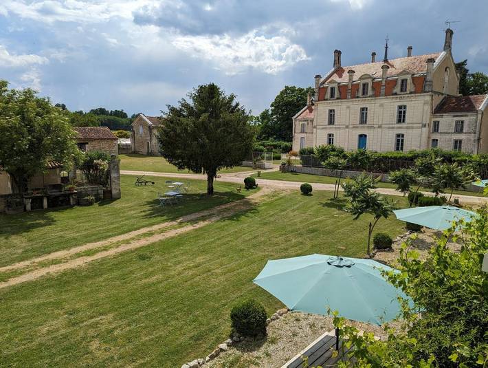 Gîte pour 2 personnes, avec Terrasse ainsi que Jardin et Piscine en Charente - 4