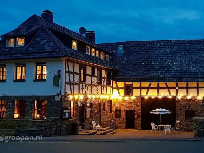 Ferienhaus für 18 Personen, mit Balkon/Terrasse und Terrasse sowie Garten in Rurberg